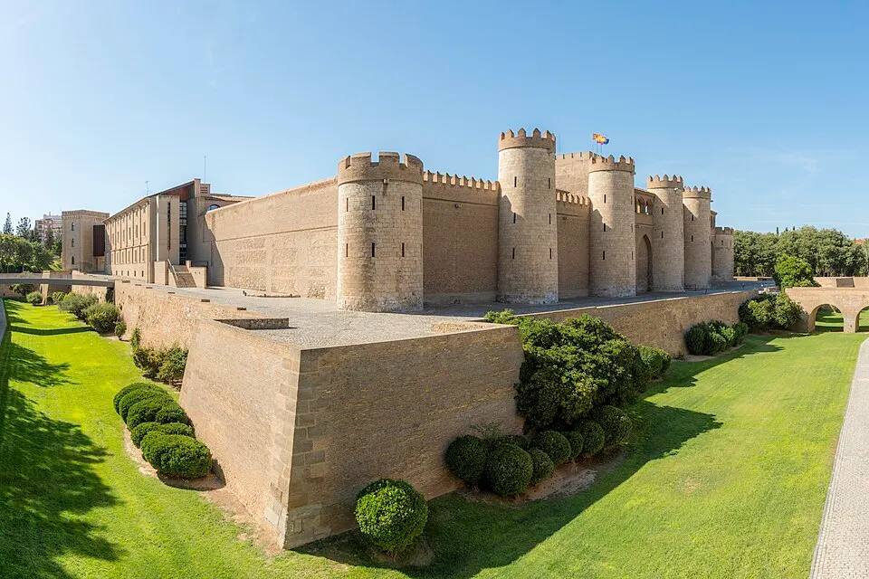 Arcos entrelazados del Palacio de la Aljafería