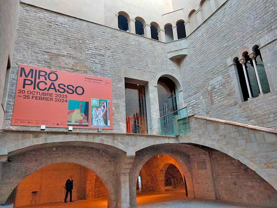 Patio gótico de uno de los palacios del Museu Picasso