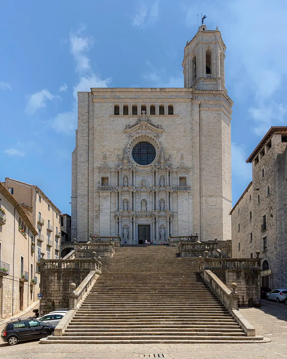 Escalinata y fachada de la Catedral de Girona