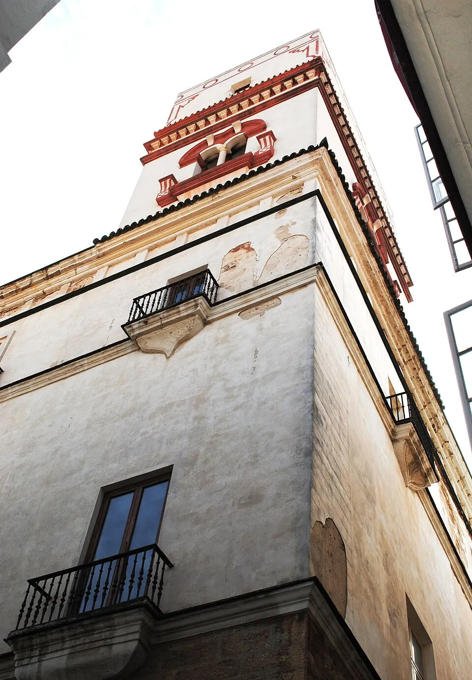 Torre Tavira sobre los tejados de Cádiz