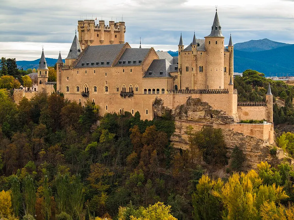 Alcázar de Segovia sobre la roca