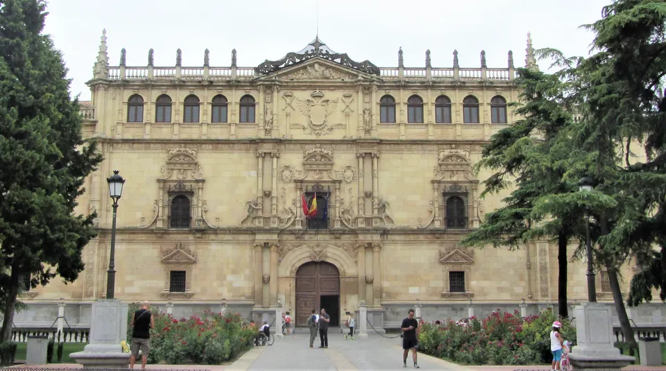 Fachada de la Universidad de Alcalá