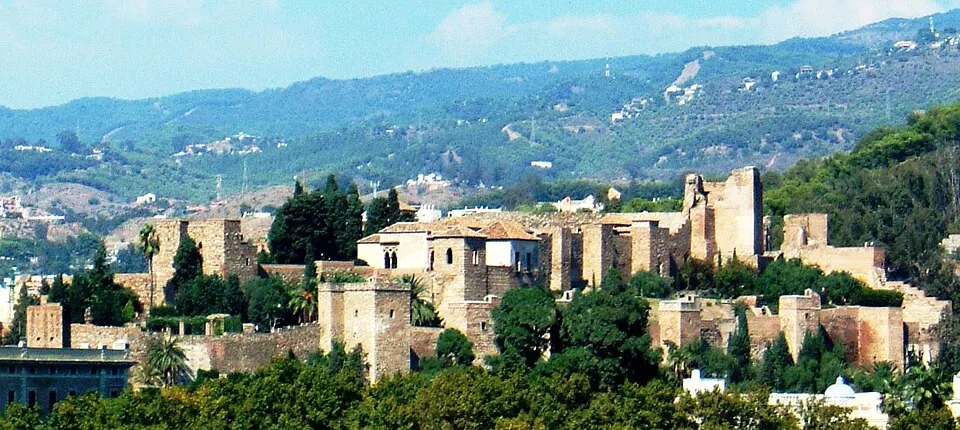 Murallas y patios de la Alcazaba de Málaga