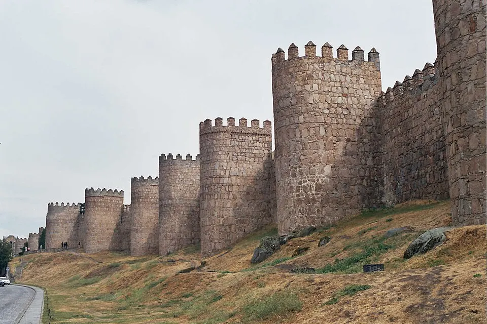 Muralla de Ávila con sus torres
