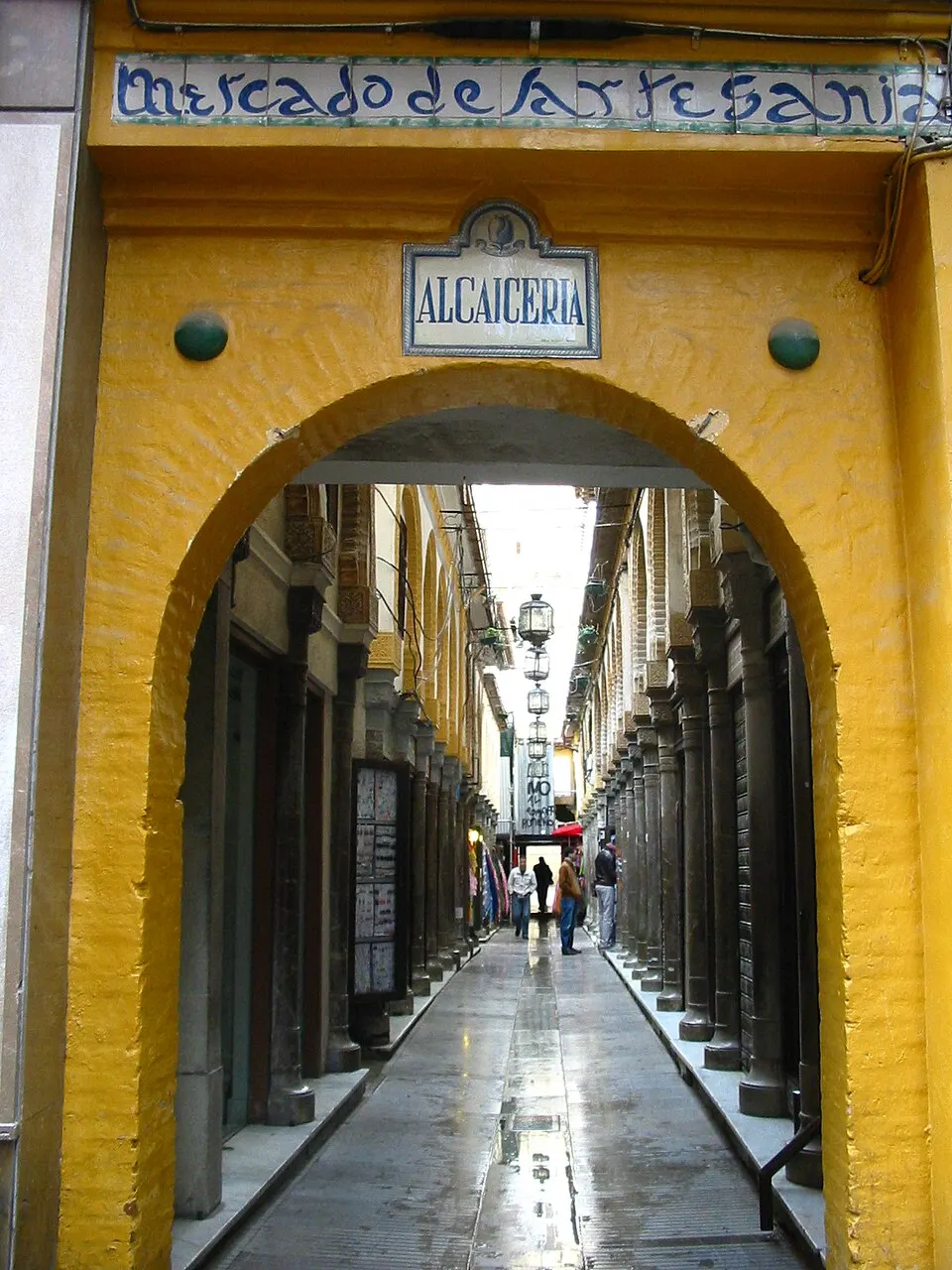 Tiendas de artesanía en la Alcaicería