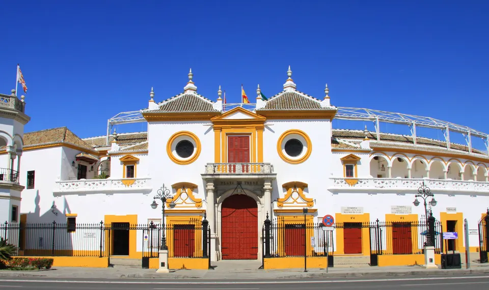 Fachada de la Plaza de Toros de la Maestranza