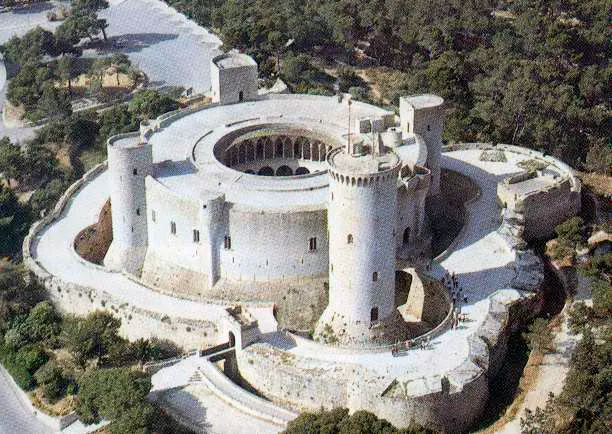 Castillo de Bellver de planta circular