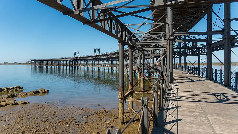 Muelle del Tinto sobre la ría