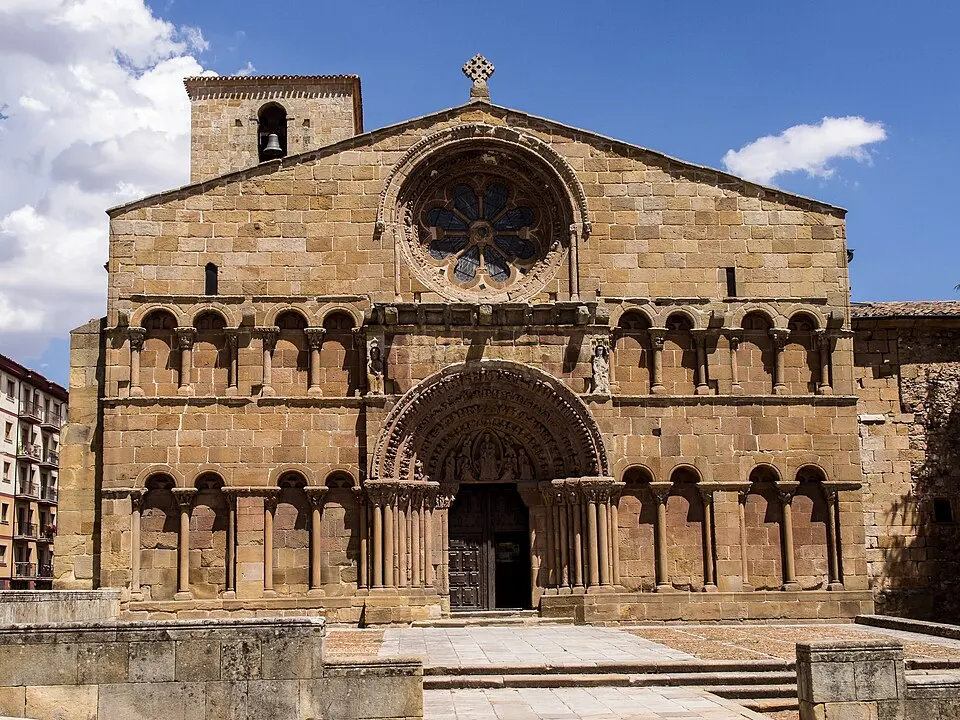 Fachada de Santo Domingo de Soria