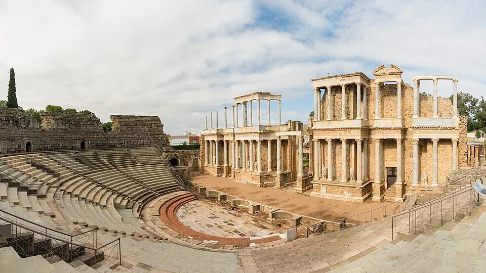 Escena de columnas del Teatro Romano de Mérida
