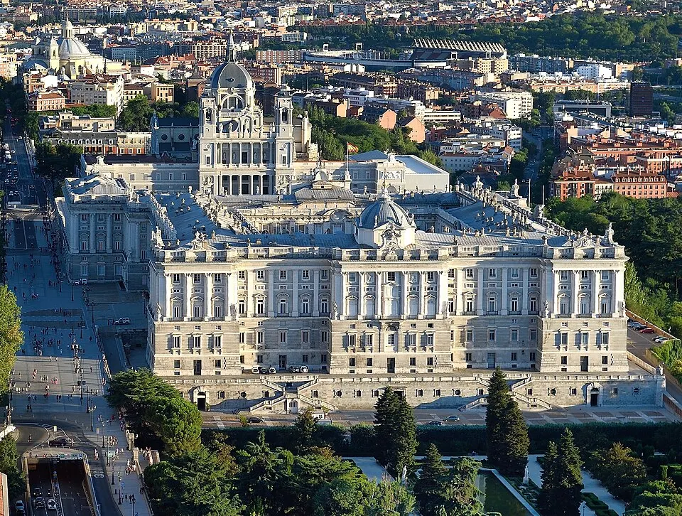 Fachada del Palacio Real de Madrid desde la Plaza de la Armería