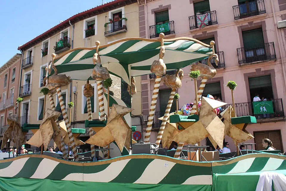 Danzantes en las fiestas de San Lorenzo