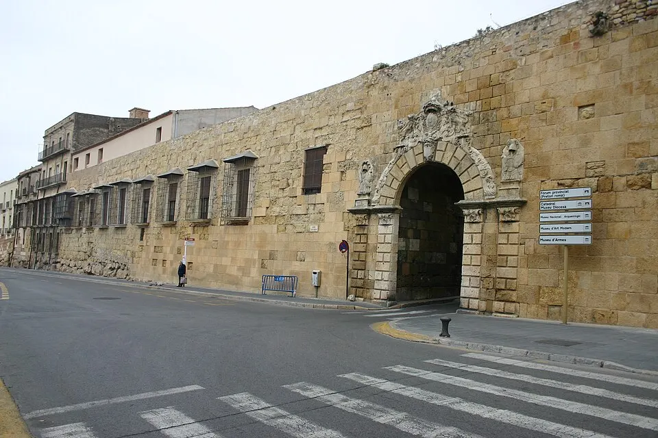 Muralla romana del Paseo Arqueológico