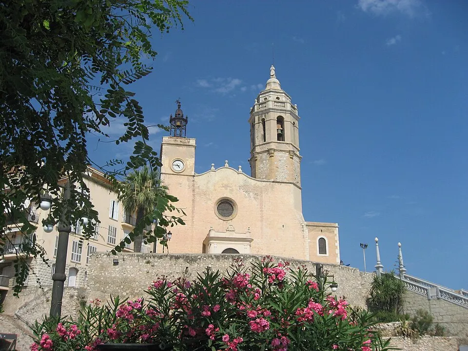 Iglesia de Sant Bartomeu i Santa Tecla sobre el mar