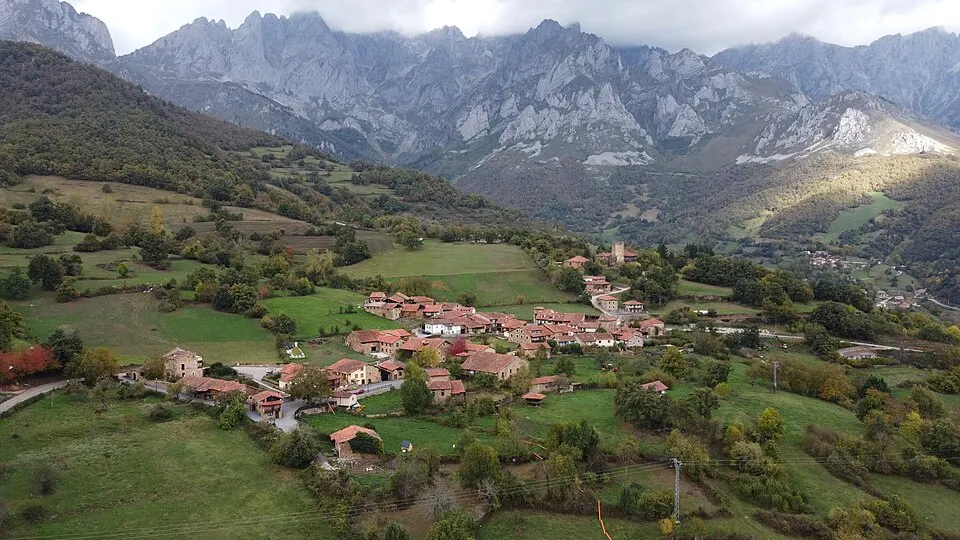 Mogrovejo y los Picos de Europa