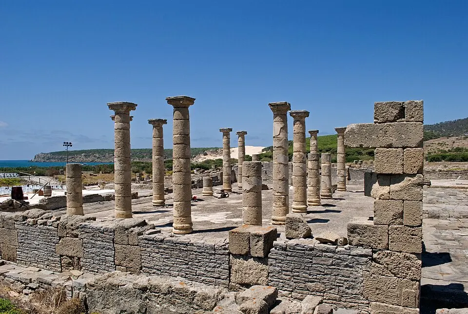 Ruinas de Baelo Claudia junto al mar