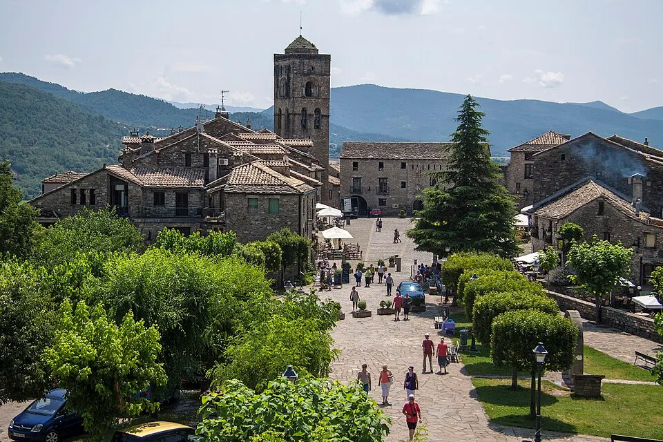 Plaza Mayor de Aínsa