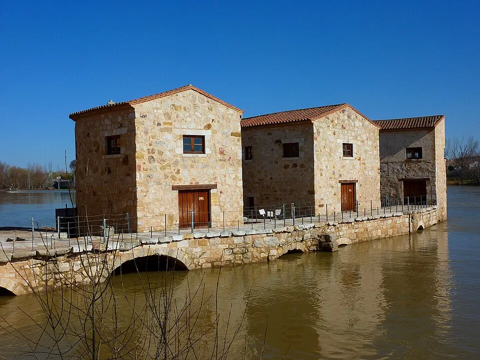 Aceñas de Olivares bajo el Mirador del Troncoso