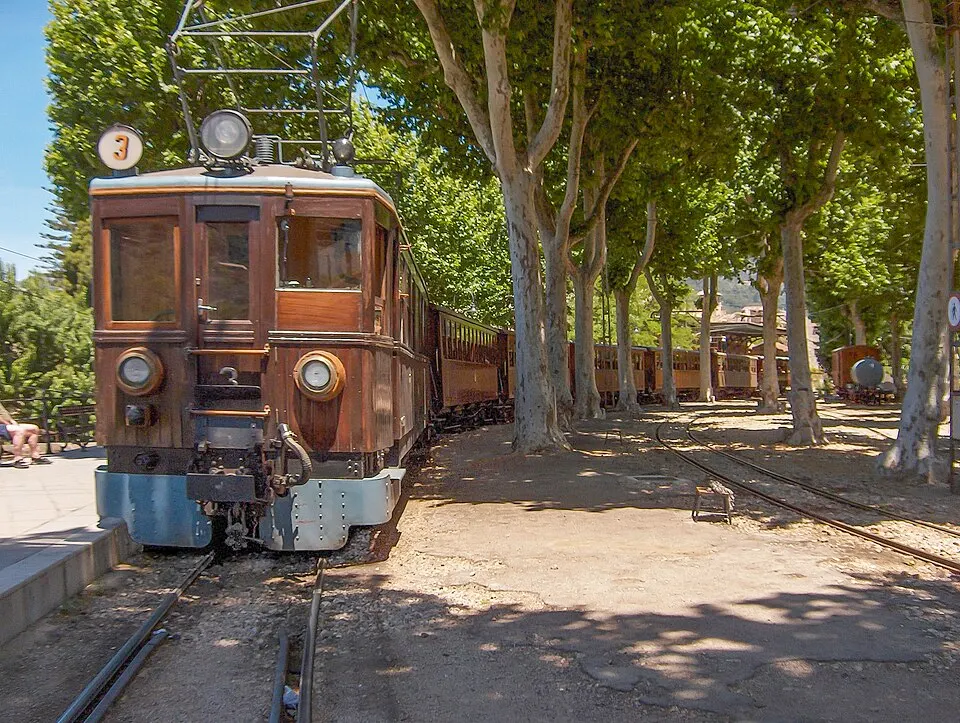 Tren de Sóller en la Serra de Tramuntana