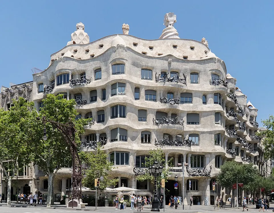 Fachada ondulada de piedra de La Pedrera