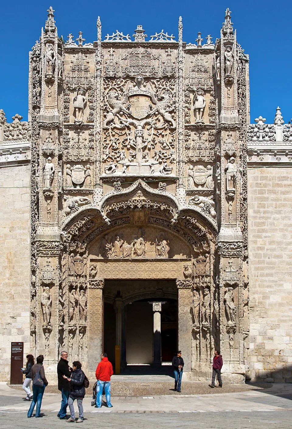 Fachada del Colegio de San Gregorio, sede del Museo Nacional de Escultura