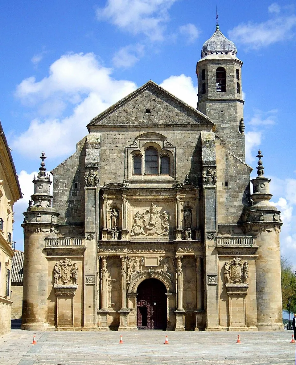 Fachada de la Sacra Capilla del Salvador