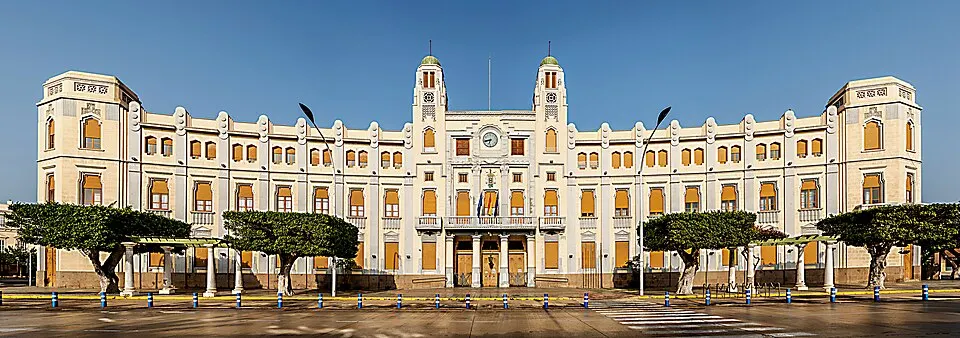 Palacio de la Asamblea en la Plaza de España
