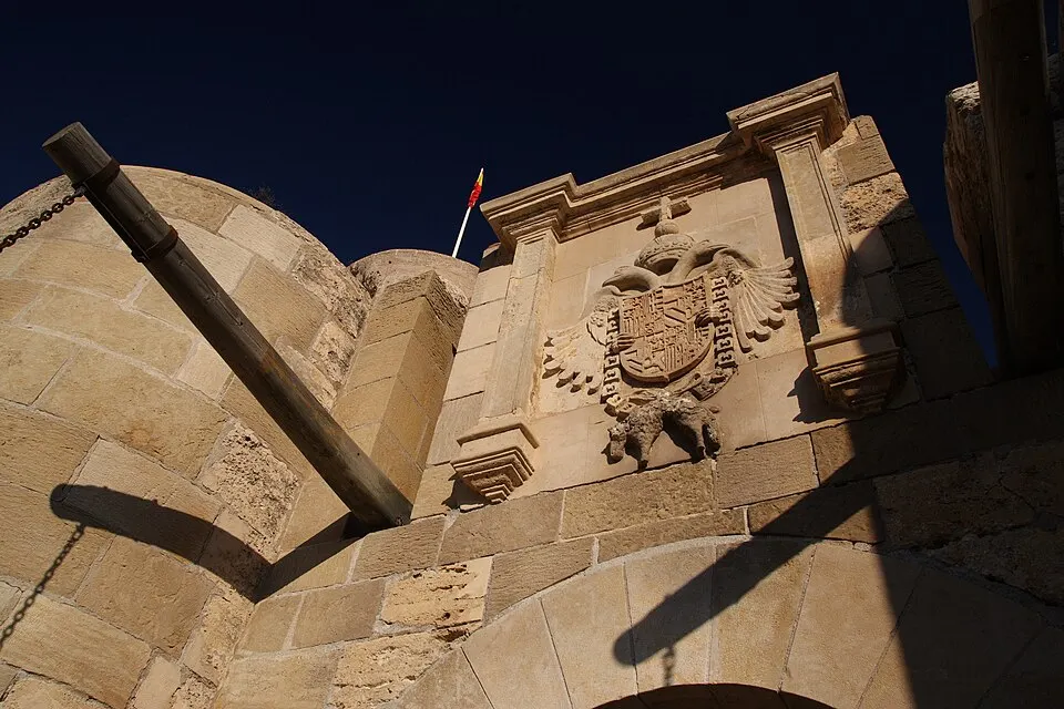 Puerta de Santiago en Melilla la Vieja